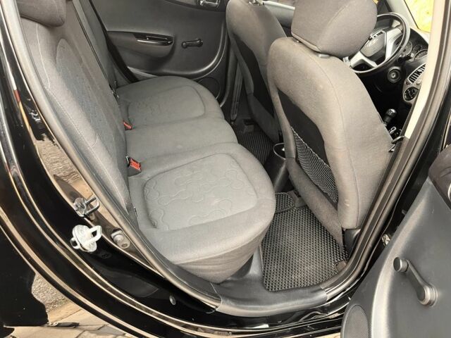 Черный Хендай и20, объемом двигателя 1.2 л и пробегом 184 тыс. км за 5000 $, фото 11 на Automoto.ua