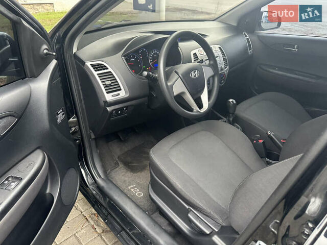 Черный Хендай и20, объемом двигателя 1.4 л и пробегом 186 тыс. км за 3700 $, фото 12 на Automoto.ua