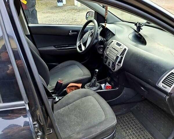 Чорний Хендай і20, об'ємом двигуна 1.4 л та пробігом 300 тис. км за 3800 $, фото 1 на Automoto.ua