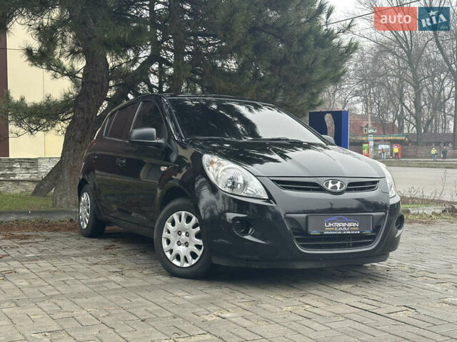 Черный Хендай и20, объемом двигателя 1.4 л и пробегом 186 тыс. км за 3700 $, фото 5 на Automoto.ua