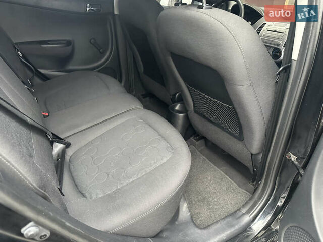 Черный Хендай и20, объемом двигателя 1.4 л и пробегом 186 тыс. км за 3700 $, фото 20 на Automoto.ua