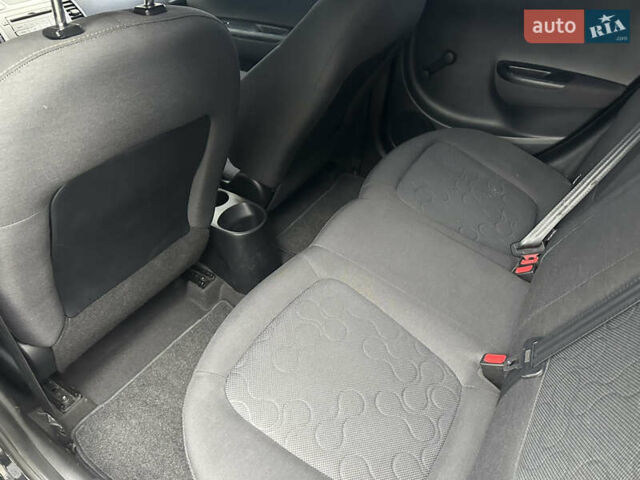 Черный Хендай и20, объемом двигателя 1.4 л и пробегом 186 тыс. км за 3700 $, фото 15 на Automoto.ua