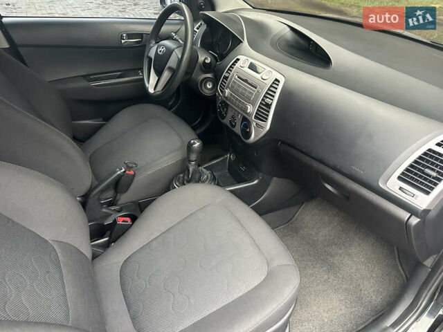 Черный Хендай и20, объемом двигателя 1.4 л и пробегом 186 тыс. км за 3700 $, фото 21 на Automoto.ua