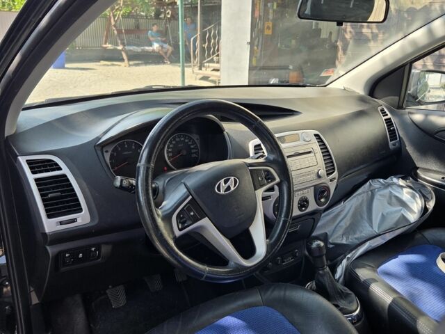 Черный Хендай и20, объемом двигателя 1 л и пробегом 169 тыс. км за 5200 $, фото 4 на Automoto.ua