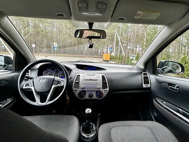 Черный Хендай и20, объемом двигателя 1.4 л и пробегом 216 тыс. км за 4950 $, фото 6 на Automoto.ua