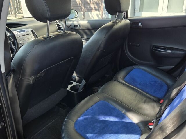 Черный Хендай и20, объемом двигателя 1 л и пробегом 169 тыс. км за 5200 $, фото 5 на Automoto.ua