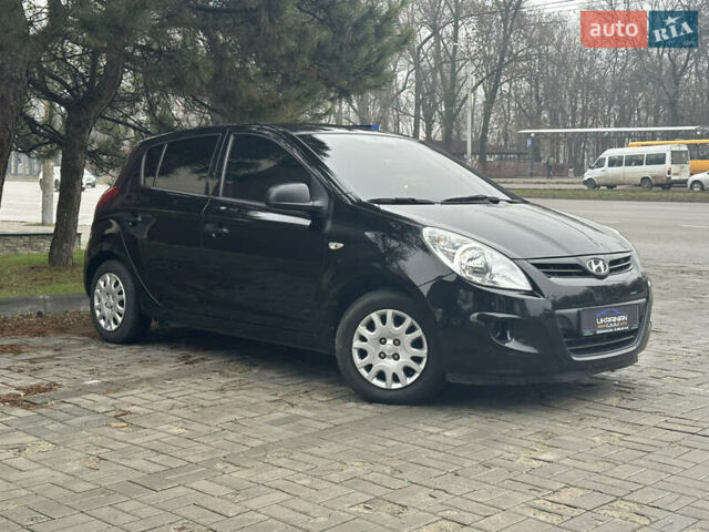 Черный Хендай и20, объемом двигателя 1.4 л и пробегом 186 тыс. км за 3700 $, фото 4 на Automoto.ua