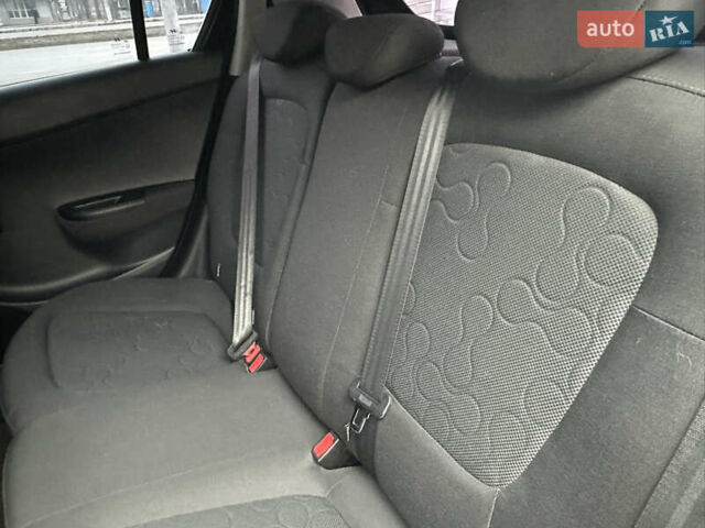 Черный Хендай и20, объемом двигателя 1.4 л и пробегом 186 тыс. км за 3700 $, фото 16 на Automoto.ua