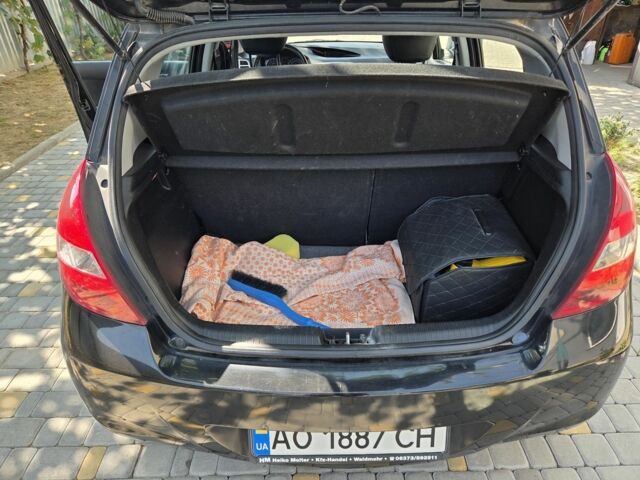 Черный Хендай и20, объемом двигателя 1 л и пробегом 169 тыс. км за 5200 $, фото 2 на Automoto.ua