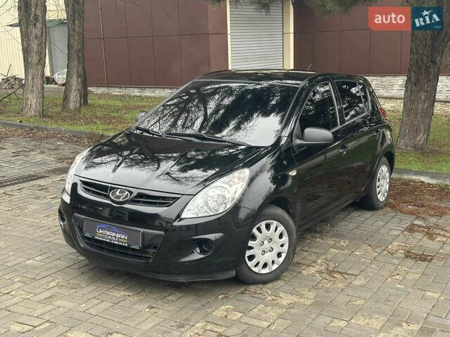 Черный Хендай и20, объемом двигателя 1.4 л и пробегом 186 тыс. км за 3700 $, фото 1 на Automoto.ua