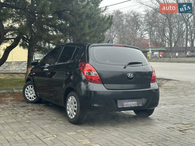 Черный Хендай и20, объемом двигателя 1.4 л и пробегом 186 тыс. км за 3700 $, фото 7 на Automoto.ua