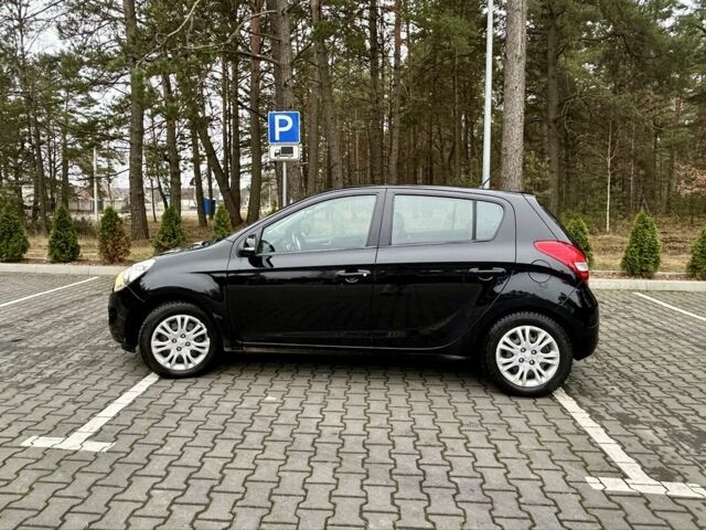 Черный Хендай и20, объемом двигателя 1.4 л и пробегом 216 тыс. км за 4950 $, фото 3 на Automoto.ua