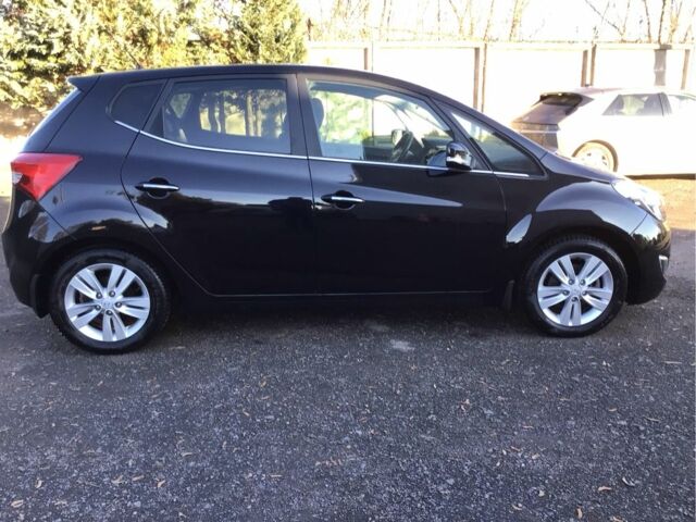 Черный Хендай и20, объемом двигателя 1.6 л и пробегом 175 тыс. км за 10900 $, фото 5 на Automoto.ua