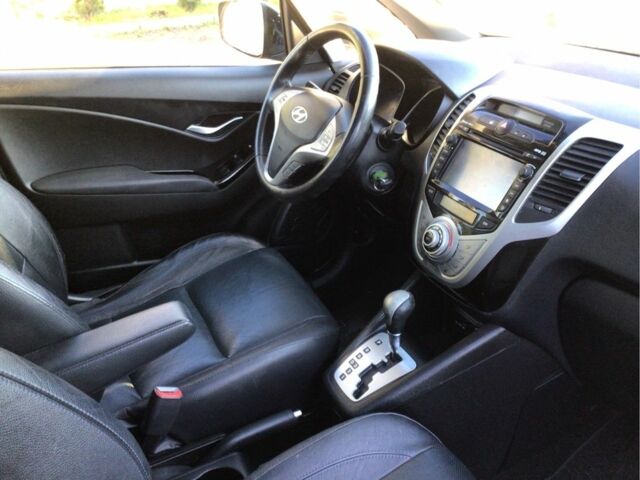 Черный Хендай и20, объемом двигателя 1.6 л и пробегом 175 тыс. км за 10900 $, фото 7 на Automoto.ua