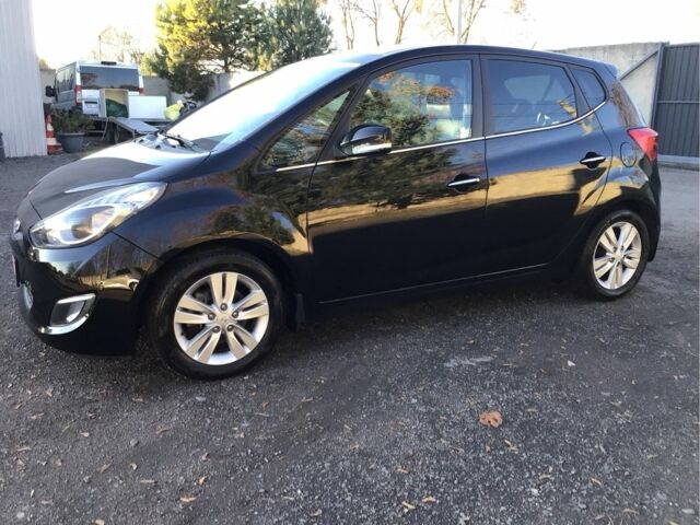 Черный Хендай и20, объемом двигателя 1.6 л и пробегом 175 тыс. км за 10900 $, фото 1 на Automoto.ua