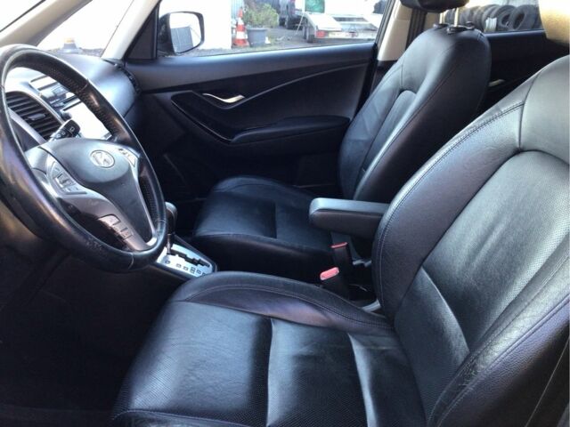 Черный Хендай и20, объемом двигателя 1.6 л и пробегом 175 тыс. км за 10900 $, фото 10 на Automoto.ua