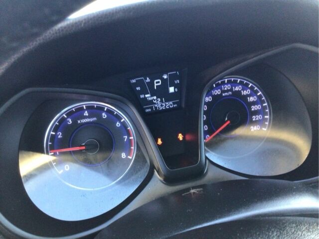 Черный Хендай и20, объемом двигателя 1.6 л и пробегом 175 тыс. км за 10900 $, фото 11 на Automoto.ua