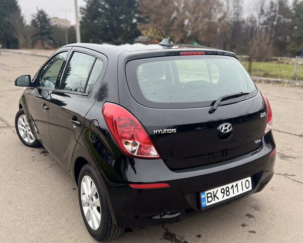 Чорний Хендай і20, об'ємом двигуна 1.4 л та пробігом 179 тис. км за 8000 $, фото 3 на Automoto.ua