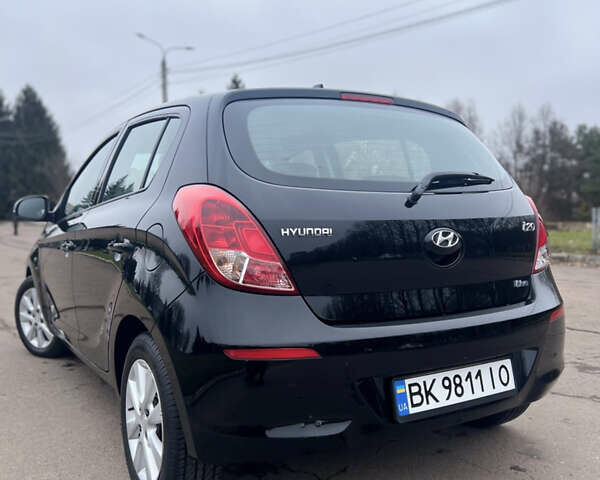 Чорний Хендай і20, об'ємом двигуна 1.4 л та пробігом 179 тис. км за 8000 $, фото 5 на Automoto.ua