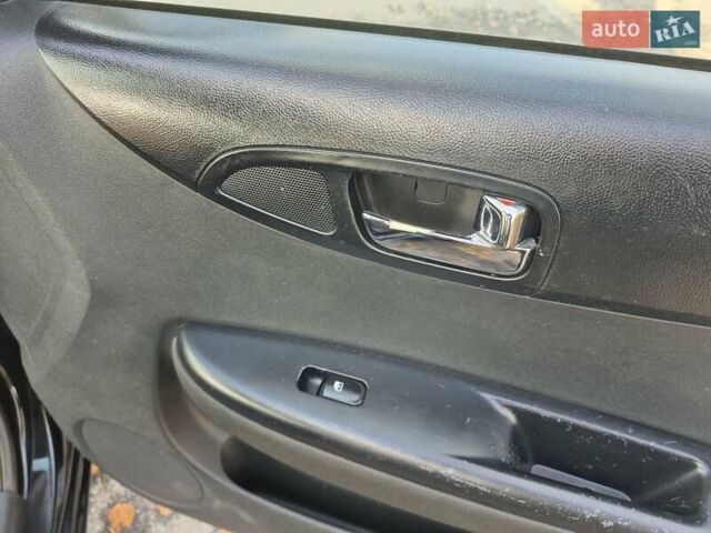 Черный Хендай и20, объемом двигателя 1.4 л и пробегом 224 тыс. км за 5950 $, фото 32 на Automoto.ua