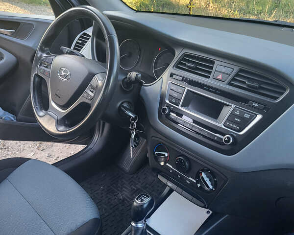 Чорний Хендай і20, об'ємом двигуна 1.25 л та пробігом 222 тис. км за 6500 $, фото 6 на Automoto.ua