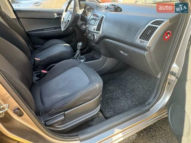 Коричневий Хендай і20, об'ємом двигуна 1.4 л та пробігом 156 тис. км за 6327 $, фото 6 на Automoto.ua