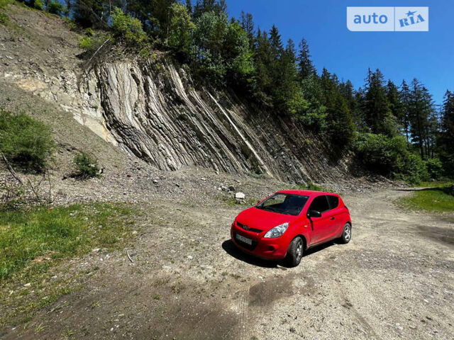 Червоний Хендай і20, об'ємом двигуна 1.25 л та пробігом 240 тис. км за 4700 $, фото 2 на Automoto.ua