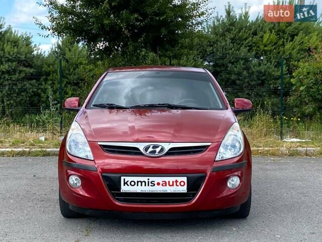 Красный Хендай и20, объемом двигателя 1.2 л и пробегом 155 тыс. км за 4499 $, фото 2 на Automoto.ua