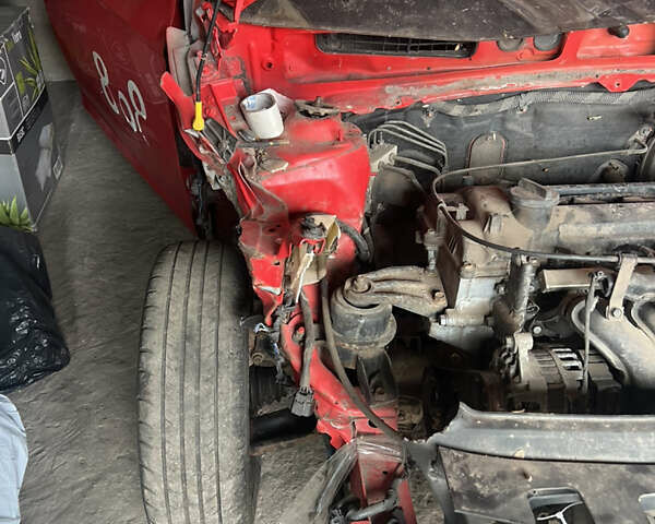 Красный Хендай и20, объемом двигателя 1.25 л и пробегом 60 тыс. км за 1800 $, фото 6 на Automoto.ua