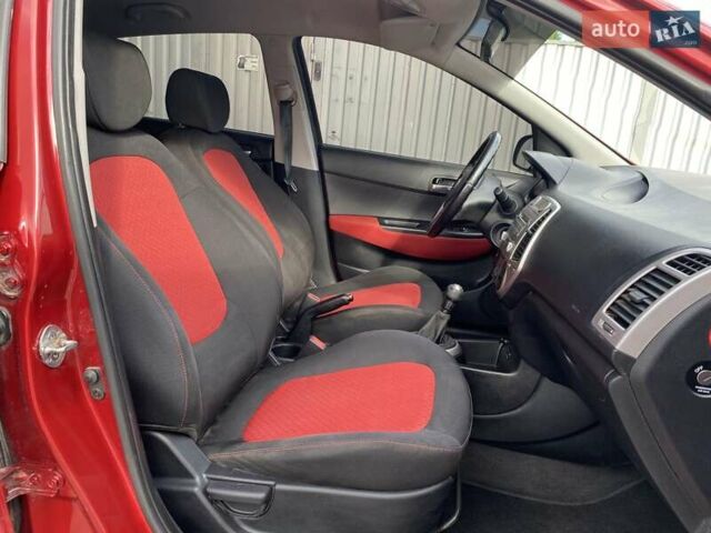 Красный Хендай и20, объемом двигателя 1.2 л и пробегом 155 тыс. км за 4499 $, фото 47 на Automoto.ua