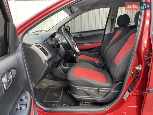 Красный Хендай и20, объемом двигателя 1.2 л и пробегом 155 тыс. км за 4499 $, фото 21 на Automoto.ua