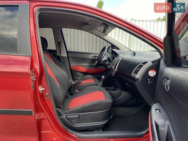 Красный Хендай и20, объемом двигателя 1.2 л и пробегом 155 тыс. км за 4499 $, фото 46 на Automoto.ua