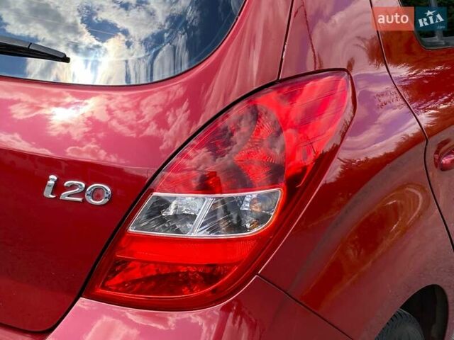 Красный Хендай и20, объемом двигателя 1.2 л и пробегом 155 тыс. км за 4499 $, фото 18 на Automoto.ua