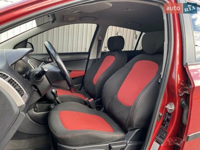 Красный Хендай и20, объемом двигателя 1.2 л и пробегом 155 тыс. км за 4499 $, фото 22 на Automoto.ua