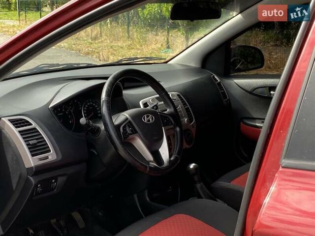 Красный Хендай и20, объемом двигателя 1.2 л и пробегом 155 тыс. км за 4499 $, фото 23 на Automoto.ua
