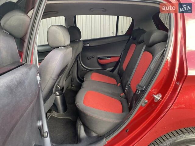 Красный Хендай и20, объемом двигателя 1.2 л и пробегом 155 тыс. км за 4499 $, фото 53 на Automoto.ua