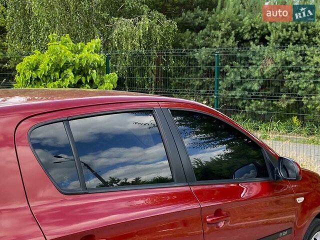 Красный Хендай и20, объемом двигателя 1.2 л и пробегом 155 тыс. км за 4499 $, фото 19 на Automoto.ua