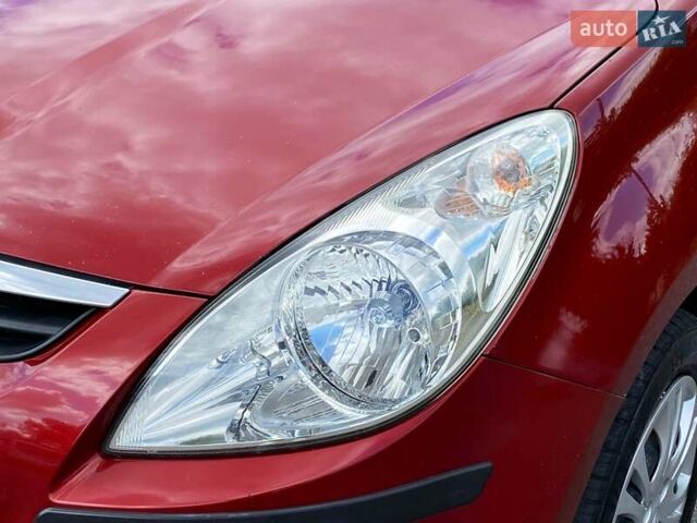 Красный Хендай и20, объемом двигателя 1.2 л и пробегом 155 тыс. км за 4499 $, фото 9 на Automoto.ua