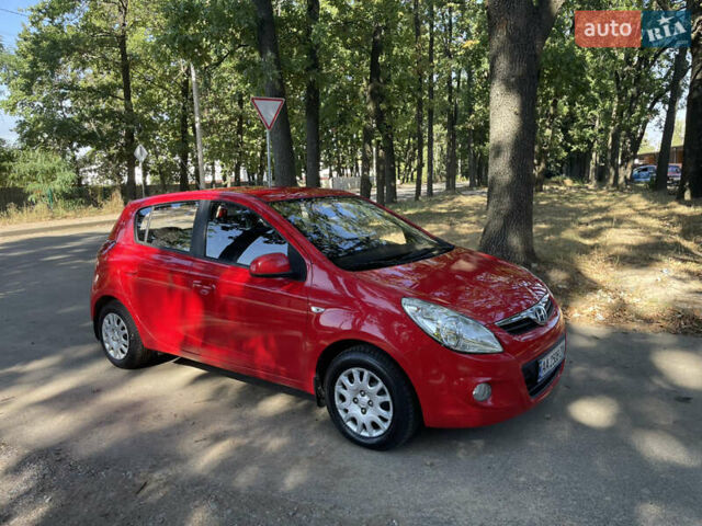 Красный Хендай и20, объемом двигателя 1.4 л и пробегом 157 тыс. км за 7500 $, фото 13 на Automoto.ua