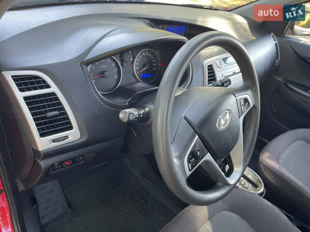 Красный Хендай и20, объемом двигателя 1.4 л и пробегом 157 тыс. км за 7500 $, фото 24 на Automoto.ua