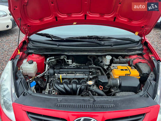 Червоний Хендай і20, об'ємом двигуна 1.4 л та пробігом 130 тис. км за 7900 $, фото 18 на Automoto.ua