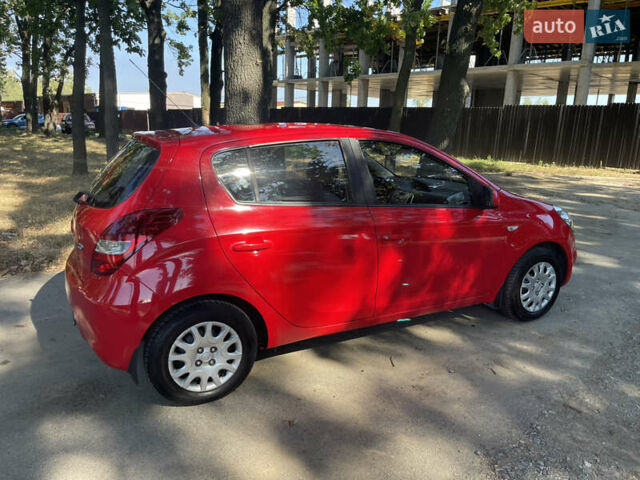Красный Хендай и20, объемом двигателя 1.4 л и пробегом 157 тыс. км за 7500 $, фото 7 на Automoto.ua