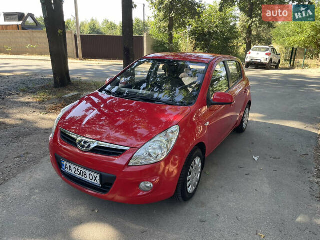 Красный Хендай и20, объемом двигателя 1.4 л и пробегом 157 тыс. км за 7500 $, фото 12 на Automoto.ua