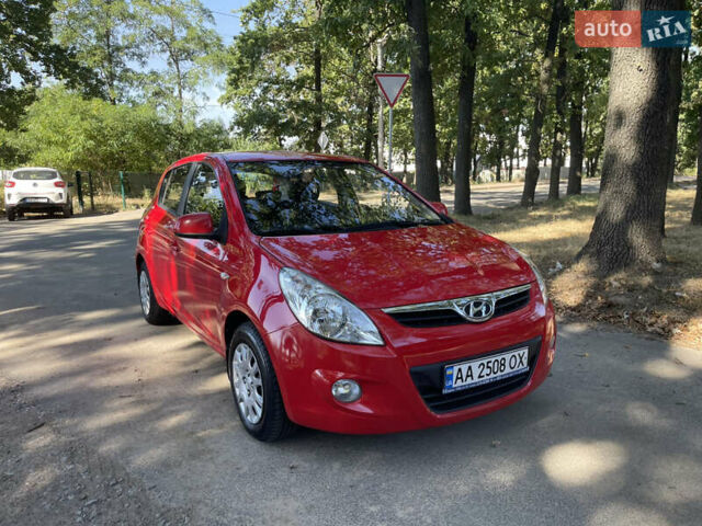 Красный Хендай и20, объемом двигателя 1.4 л и пробегом 157 тыс. км за 7500 $, фото 19 на Automoto.ua