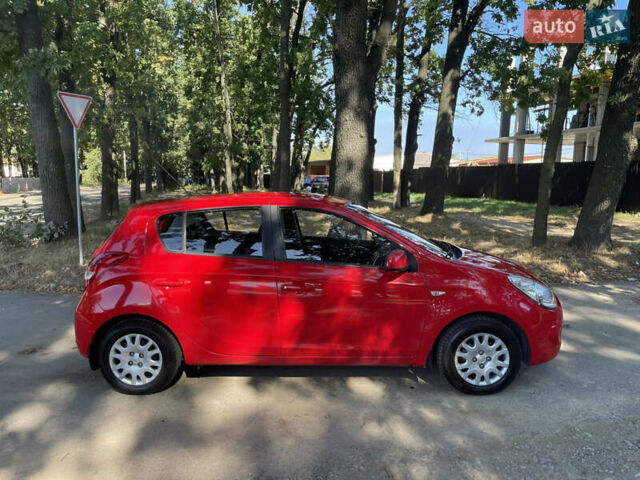 Красный Хендай и20, объемом двигателя 1.4 л и пробегом 157 тыс. км за 7500 $, фото 10 на Automoto.ua