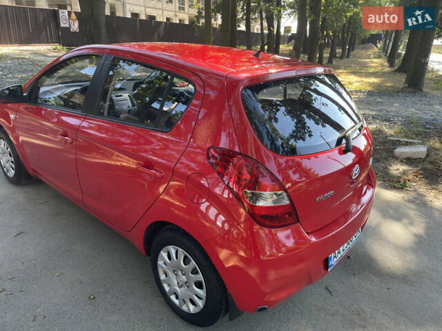 Красный Хендай и20, объемом двигателя 1.4 л и пробегом 157 тыс. км за 7500 $, фото 5 на Automoto.ua