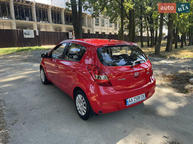 Красный Хендай и20, объемом двигателя 1.4 л и пробегом 157 тыс. км за 7500 $, фото 16 на Automoto.ua