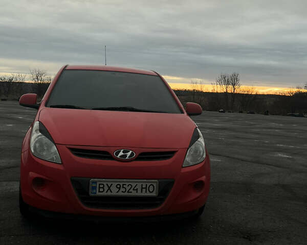 Червоний Хендай і20, об'ємом двигуна 1.25 л та пробігом 113 тис. км за 5000 $, фото 4 на Automoto.ua