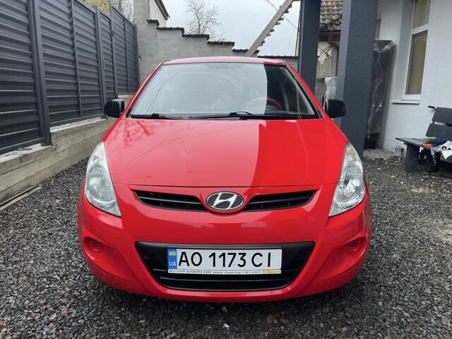 Червоний Хендай і20, об'ємом двигуна 1.26 л та пробігом 240 тис. км за 4500 $, фото 1 на Automoto.ua