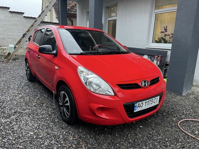 Червоний Хендай і20, об'ємом двигуна 1.26 л та пробігом 240 тис. км за 4500 $, фото 2 на Automoto.ua